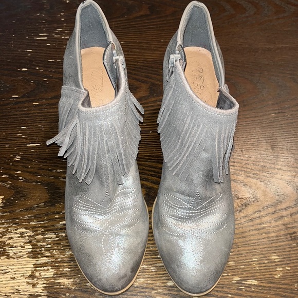 Ariat Unbridled Fridge Booties - Picture 1 of 6